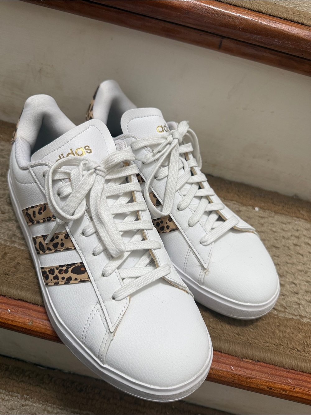 Adidas Grand Court 2.0
Cloud White Magic Beige Matte Gold (Women's)
Size 9 1/2 - Picture 6 of 10